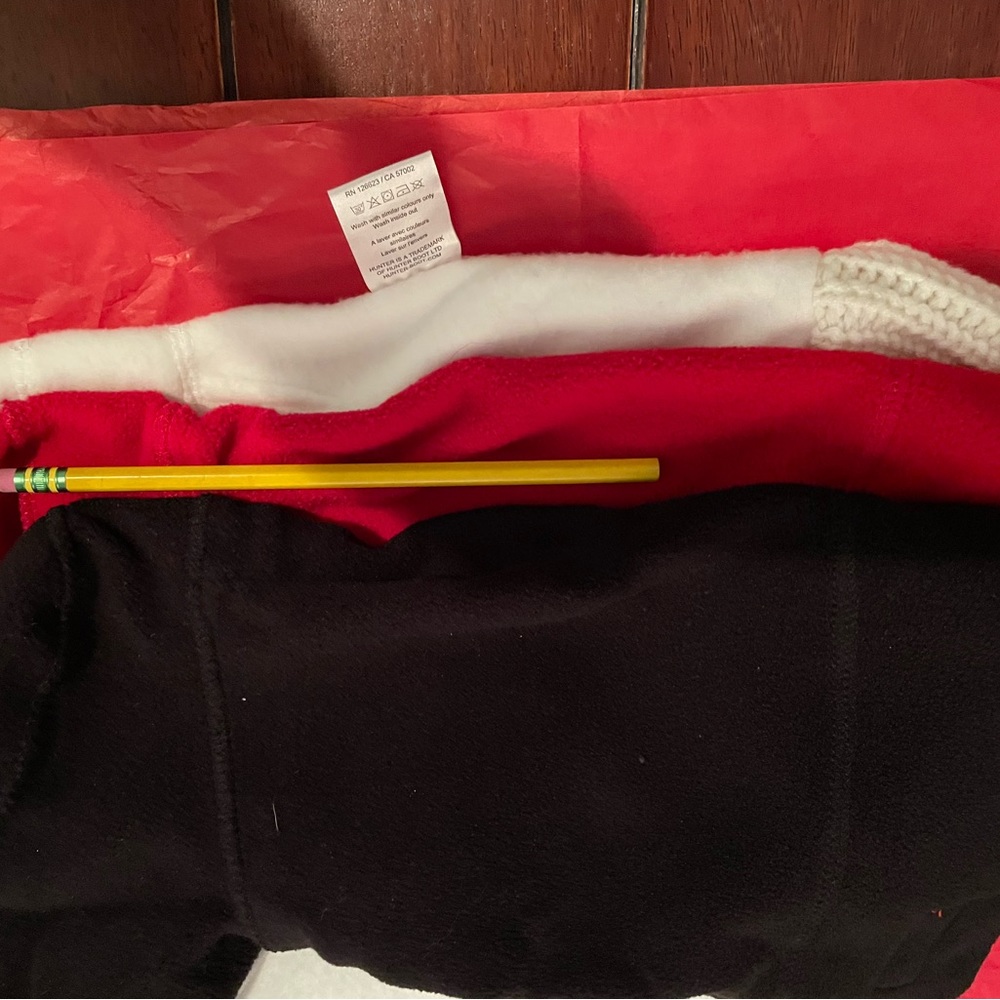 Hunter Shearling Shoe Inserts Size L and 3 Hunter Socks Red Black White Sz 9 10